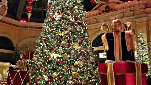 bellagio-las-vegas-christmas-tree-display